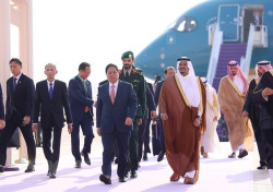 Thủ tướng tới Riyadh dự Hội nghị ASEAN-GCC, thăm Saudi Arabia