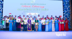 Nghệ An tôn vinh 50 gia đình tiêu biểu, lan tỏa giá trị yêu thương và trách nhiệm