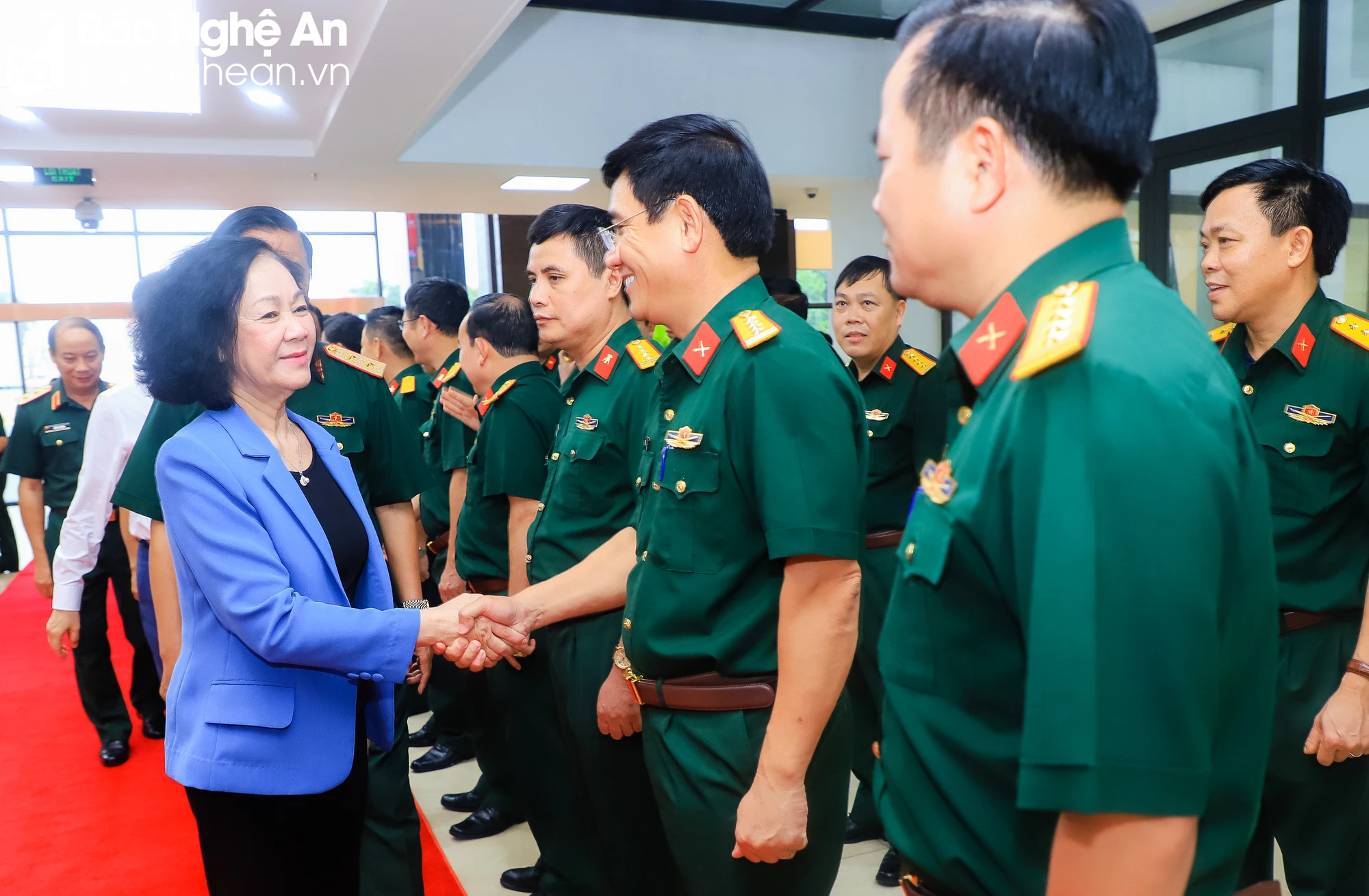 Thường trực Ban Bí thư Trương Thị Mai thăm, làm việc tại Bộ Tư lệnh Quân khu 4