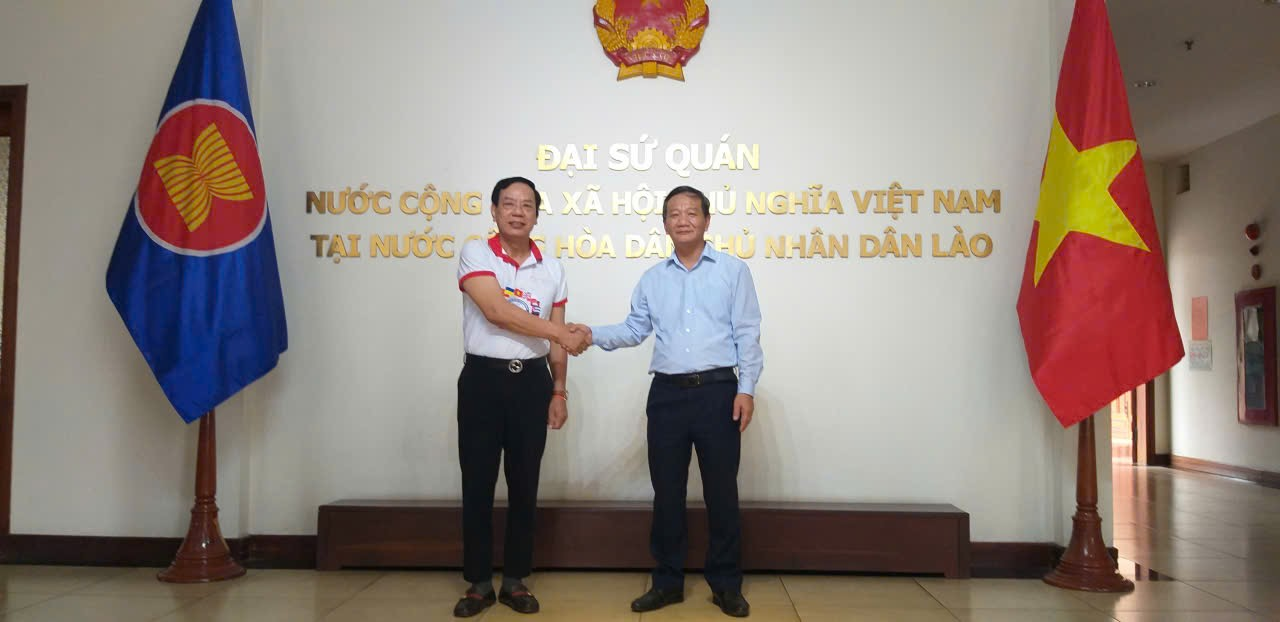 Đại sứ Việt Nam tại Lào Nguyễn Minh Tâm đã tiếp Đoàn cán bộ Liên hiệp các tổ chức hữu nghị (LHHN) tỉnh Nghệ An